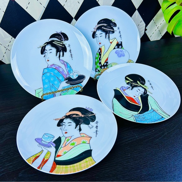 Japanese Geisha Wall Plates Set of 4, Vintage Asian Porcelain Art Collectible - Picture 5 of 11